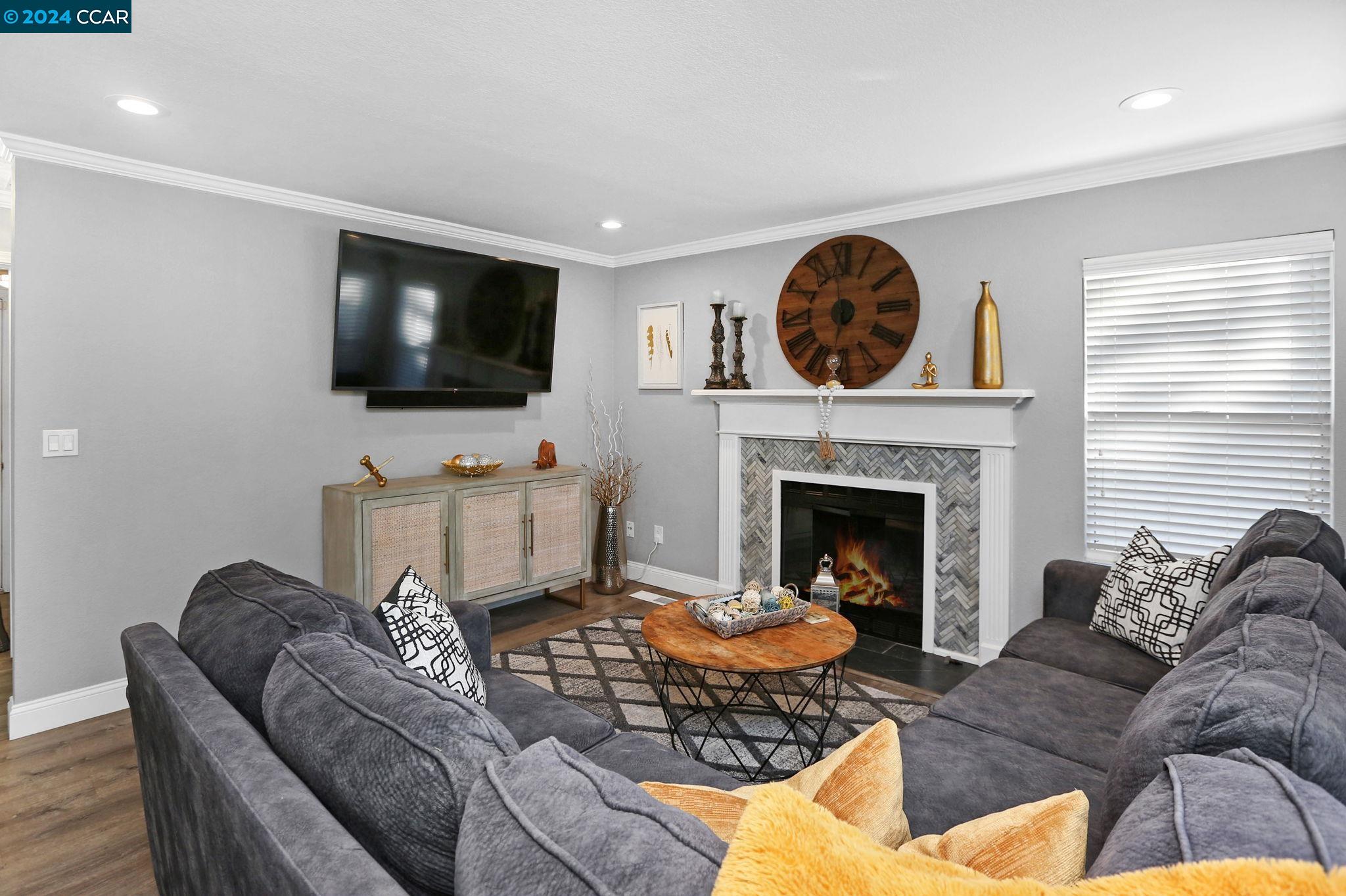 1004 New Holland CT