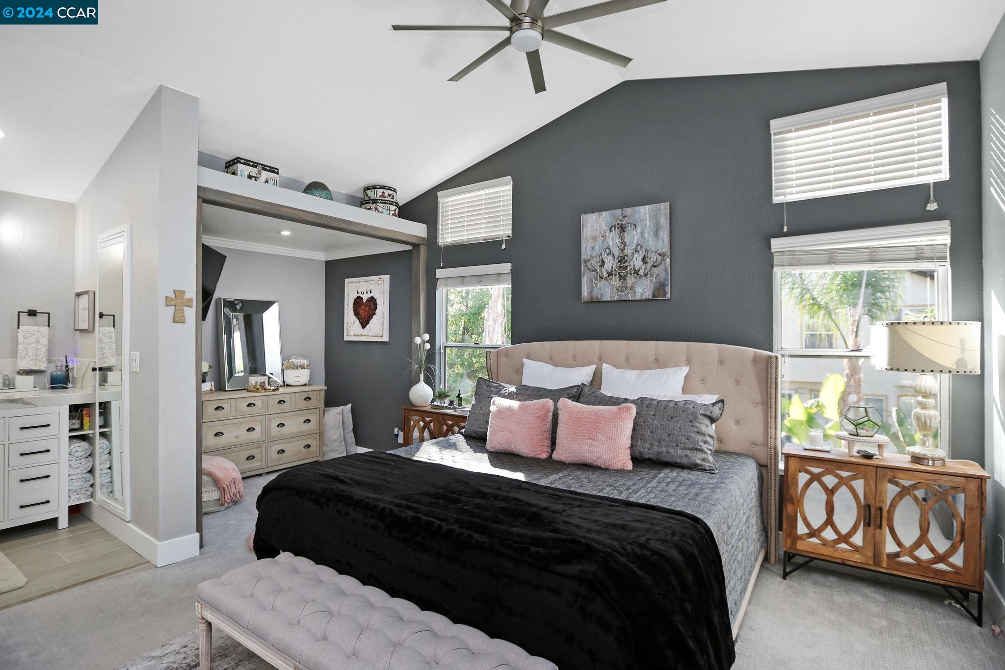 1004 New Holland CT