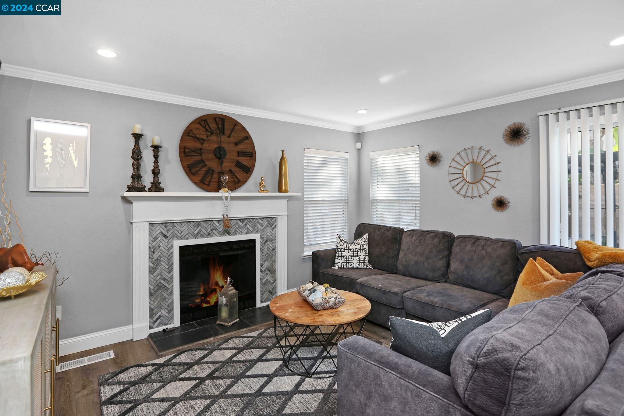 1004 New Holland CT