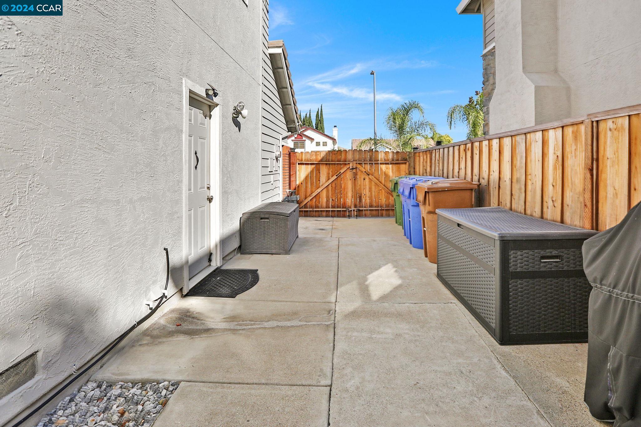 1004 New Holland CT