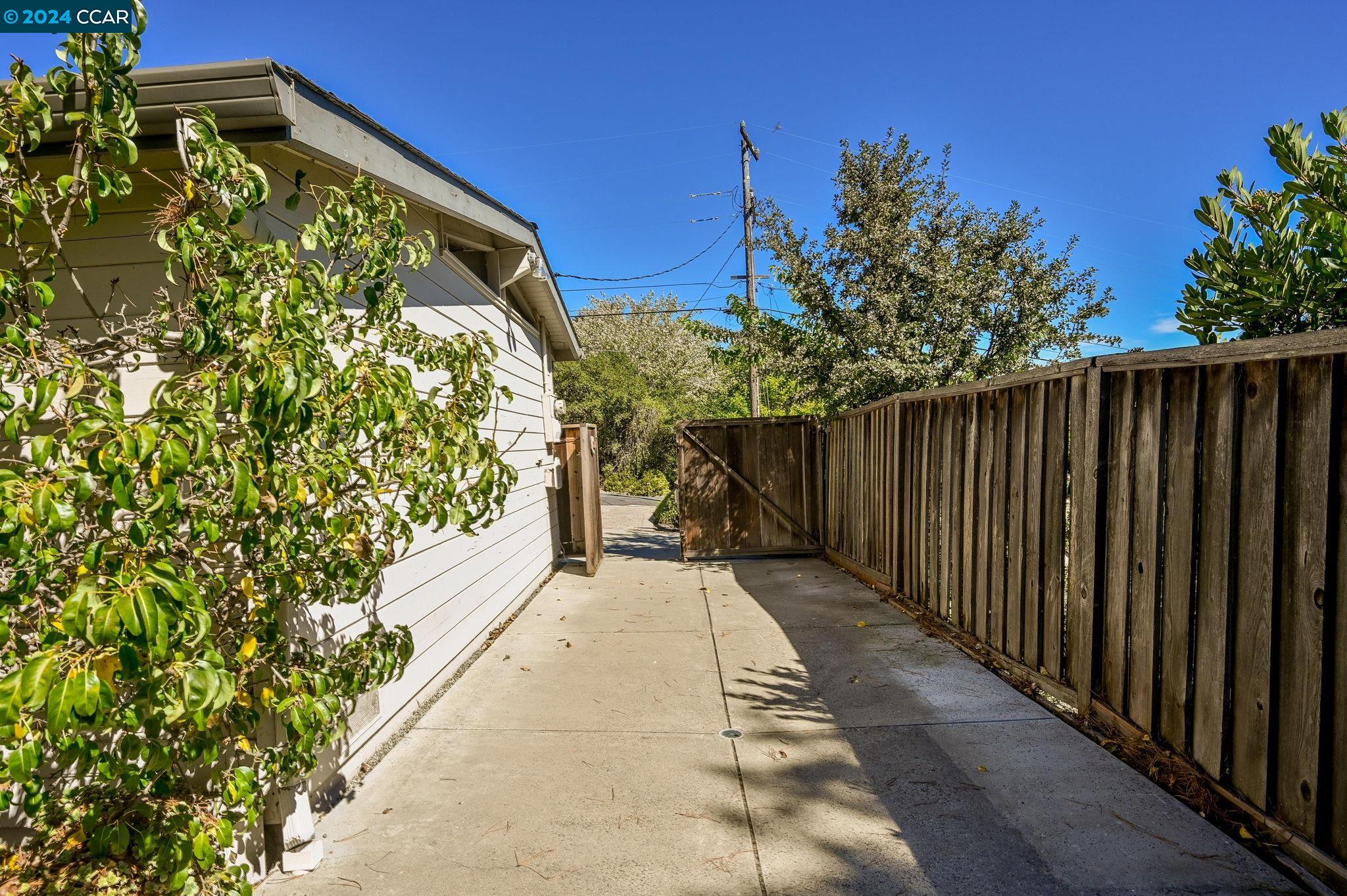 3353 Betty Ln