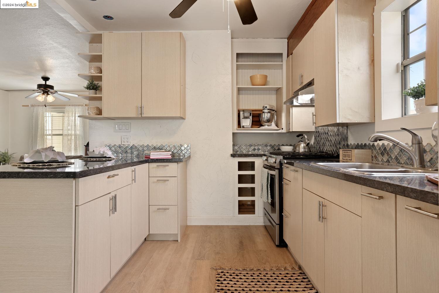 2104 Sutro Ave
