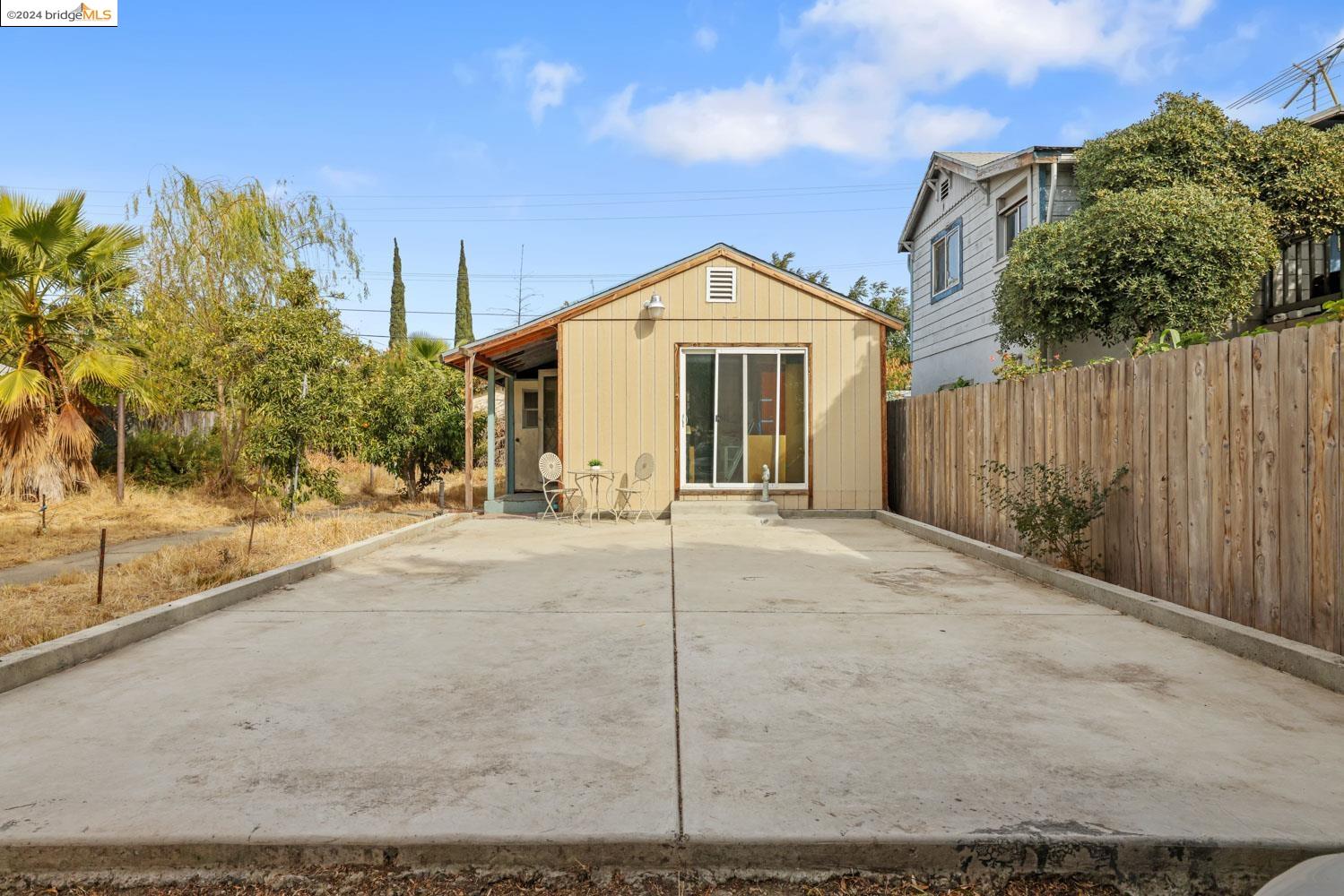 2104 Sutro Ave