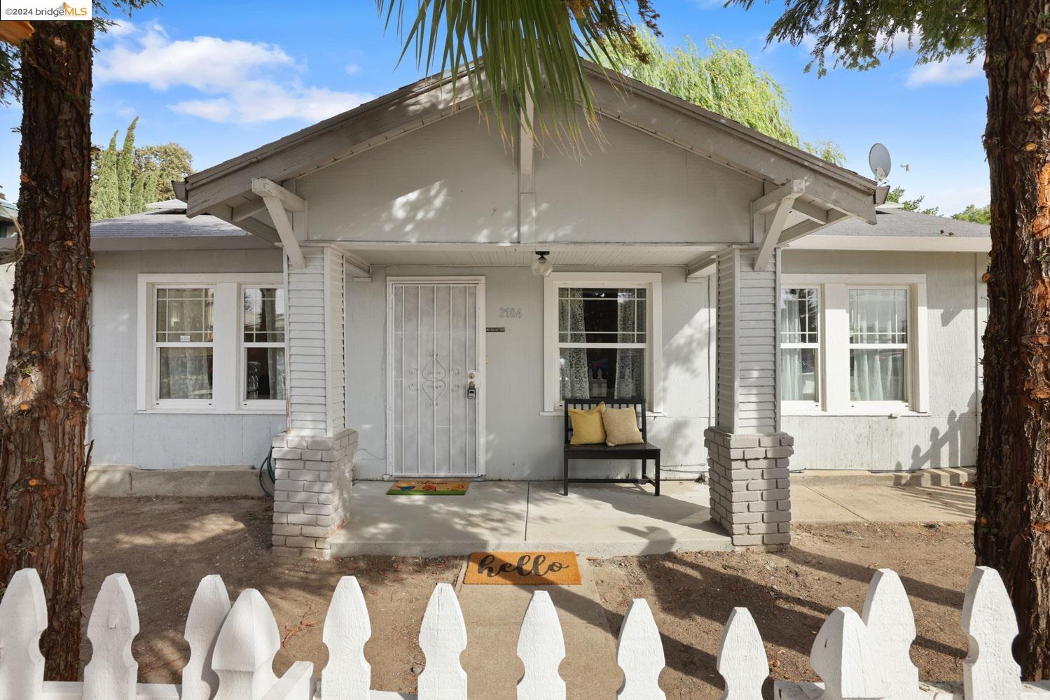 2104 Sutro Ave