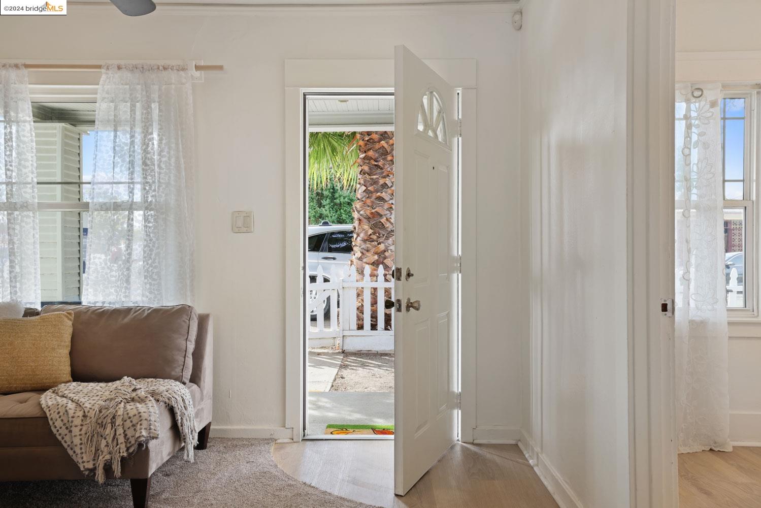2104 Sutro Ave