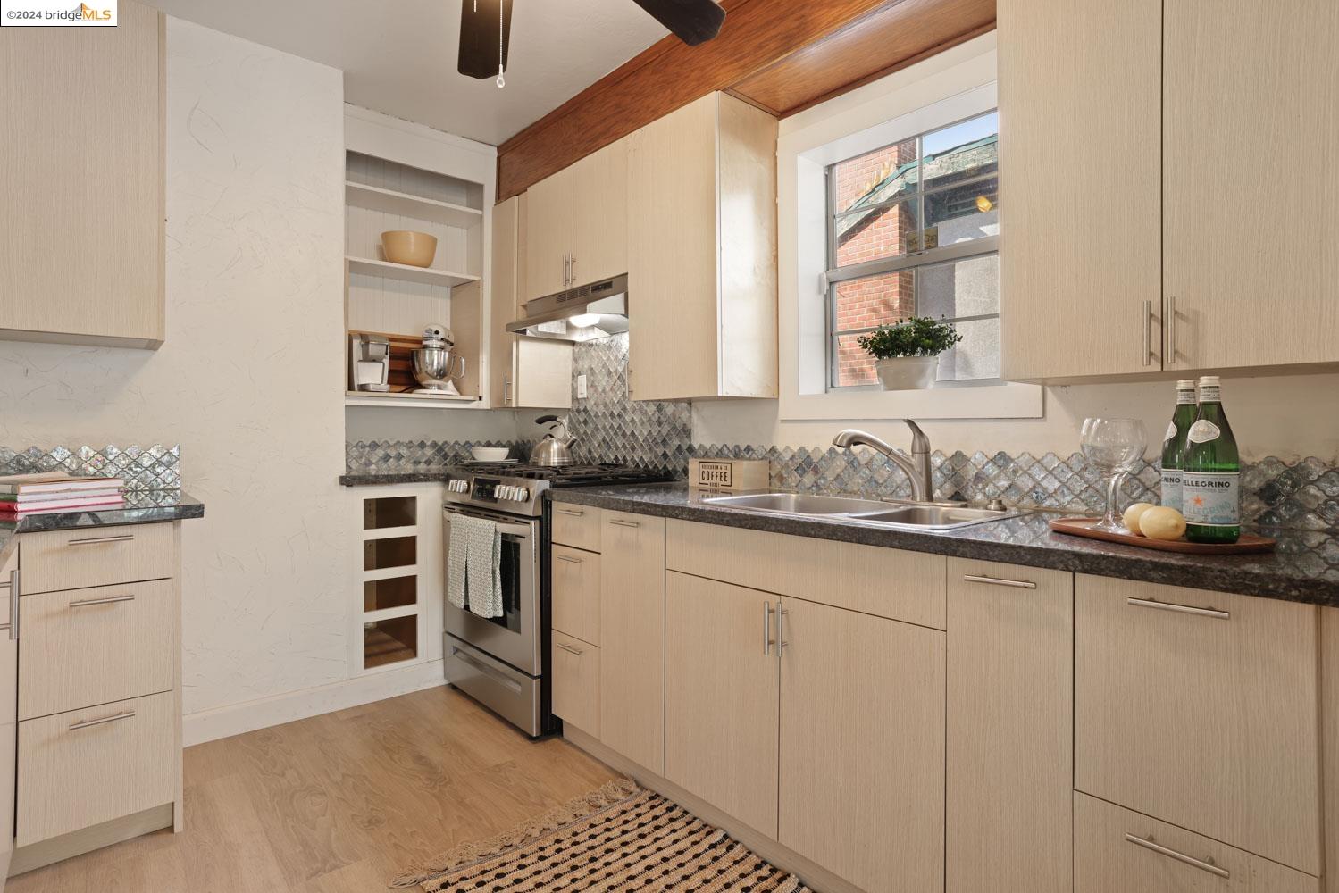 2104 Sutro Ave