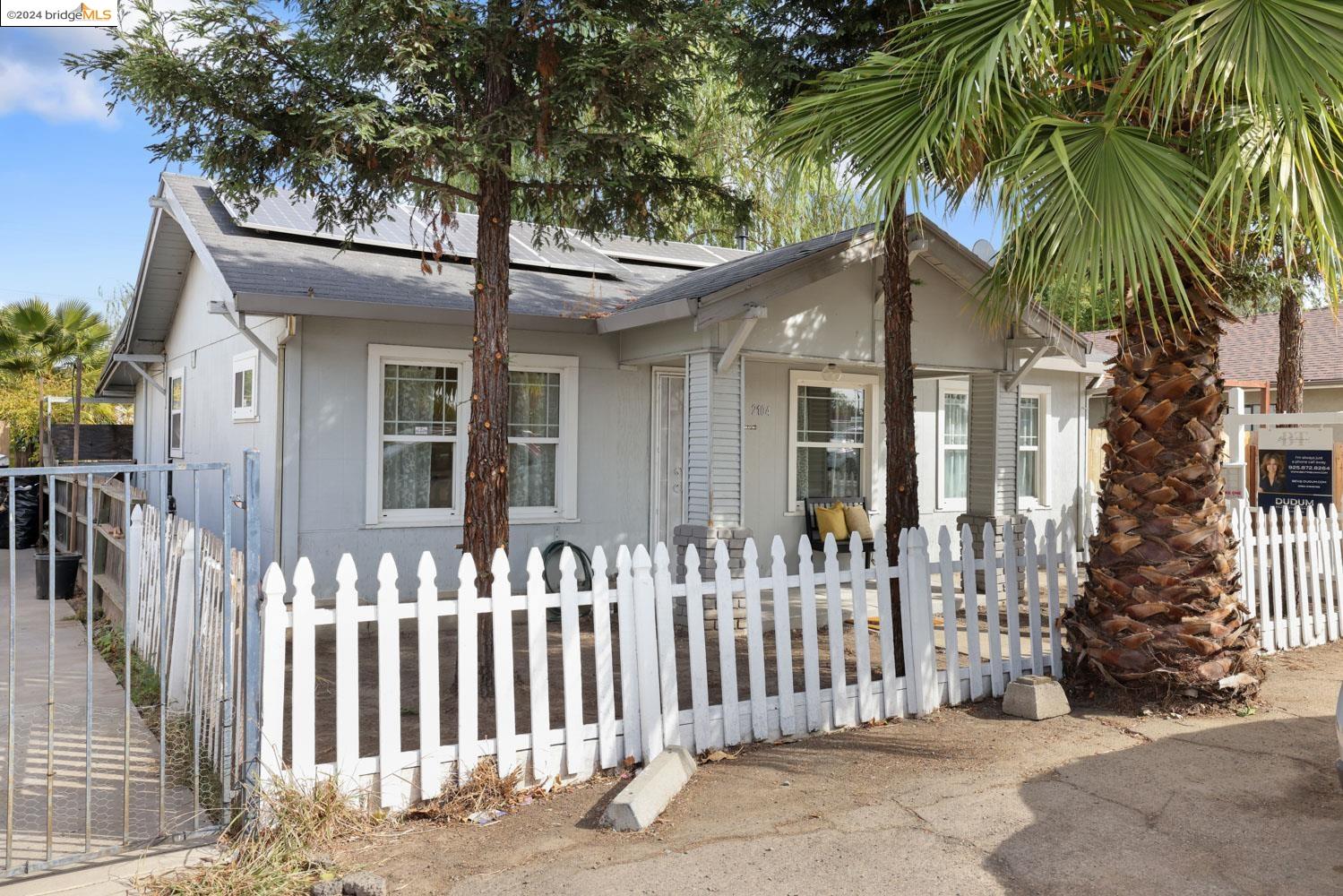 2104 Sutro Ave