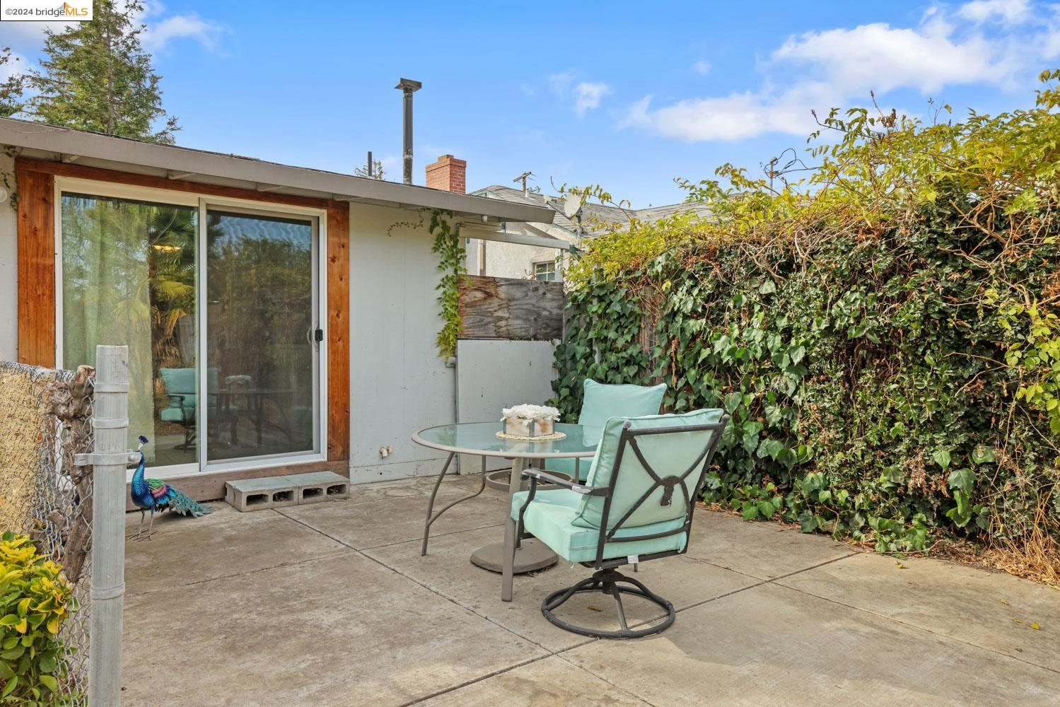 2104 Sutro Ave