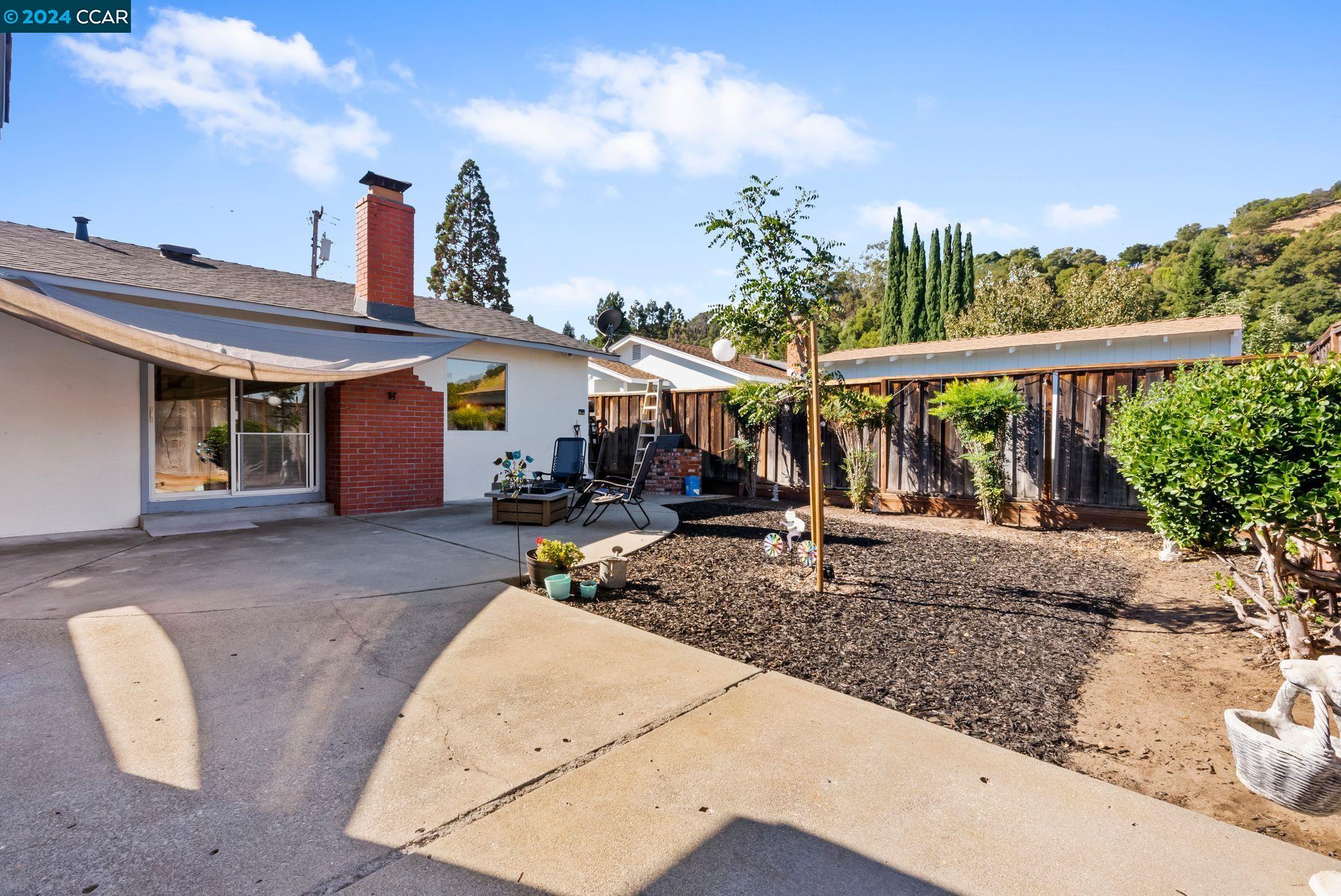415 Freda Ct