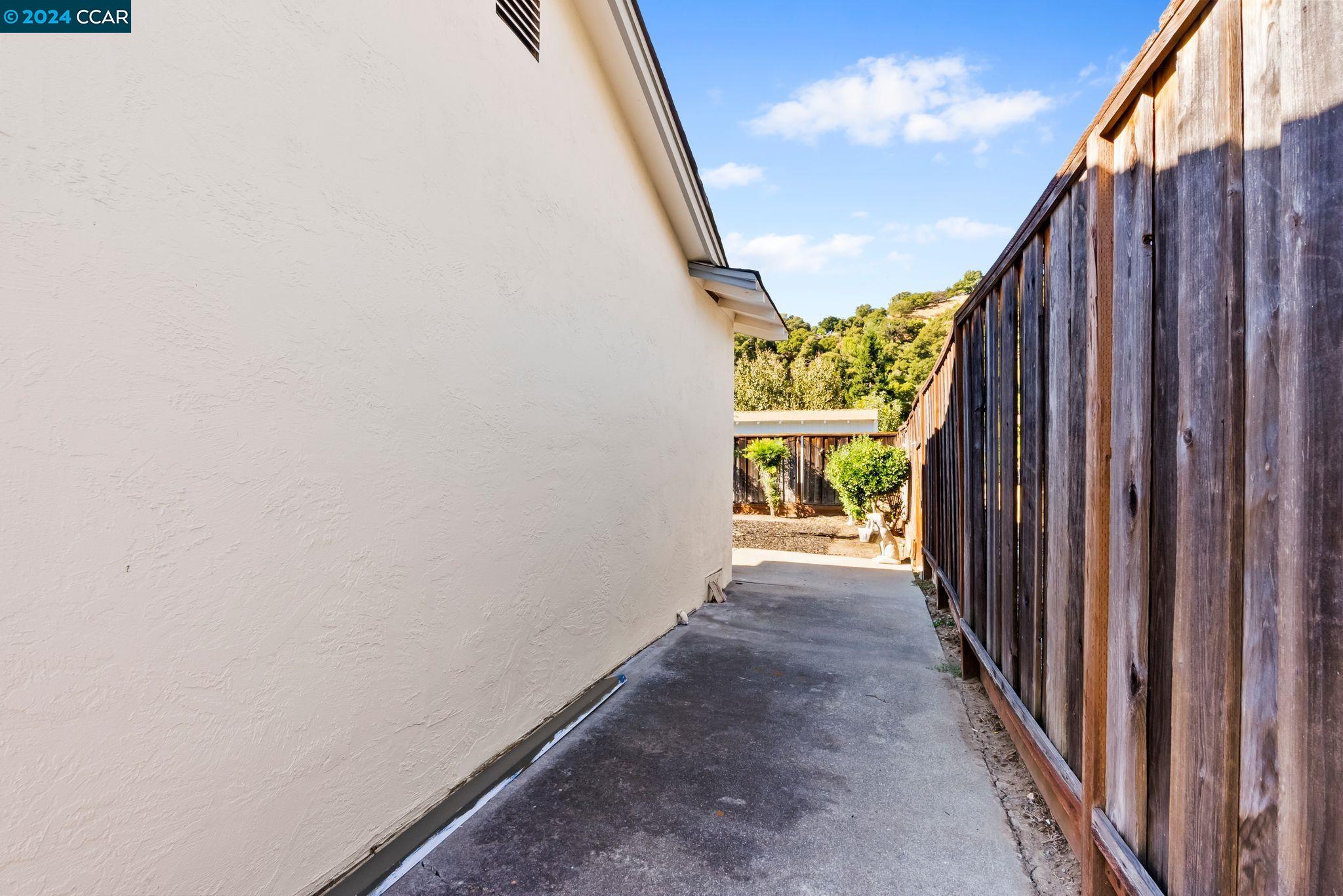 415 Freda Ct