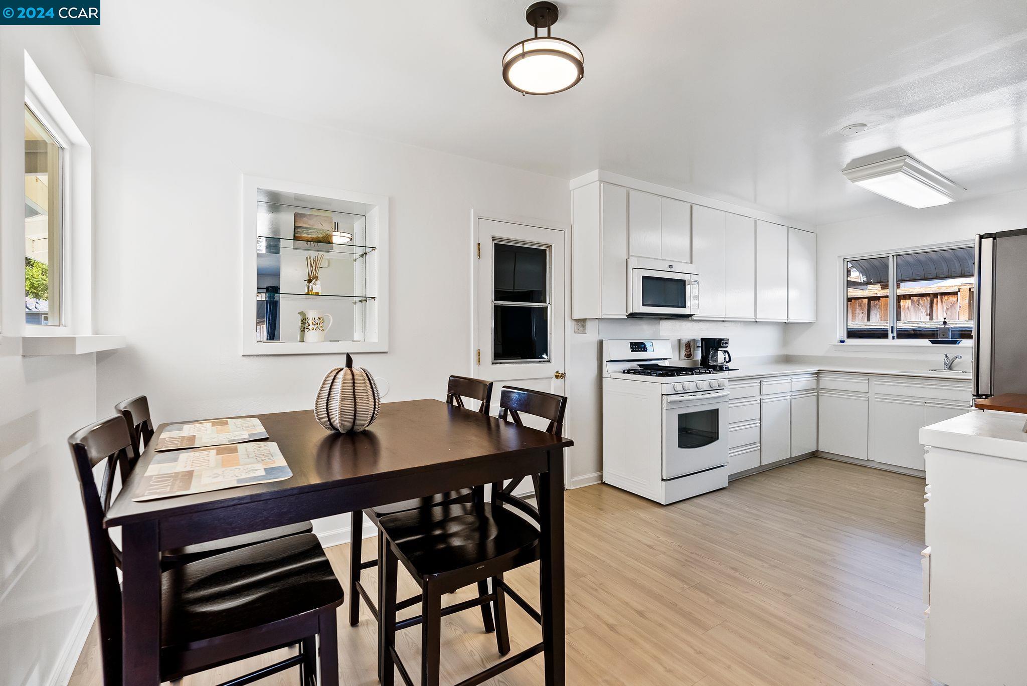 415 Freda Ct