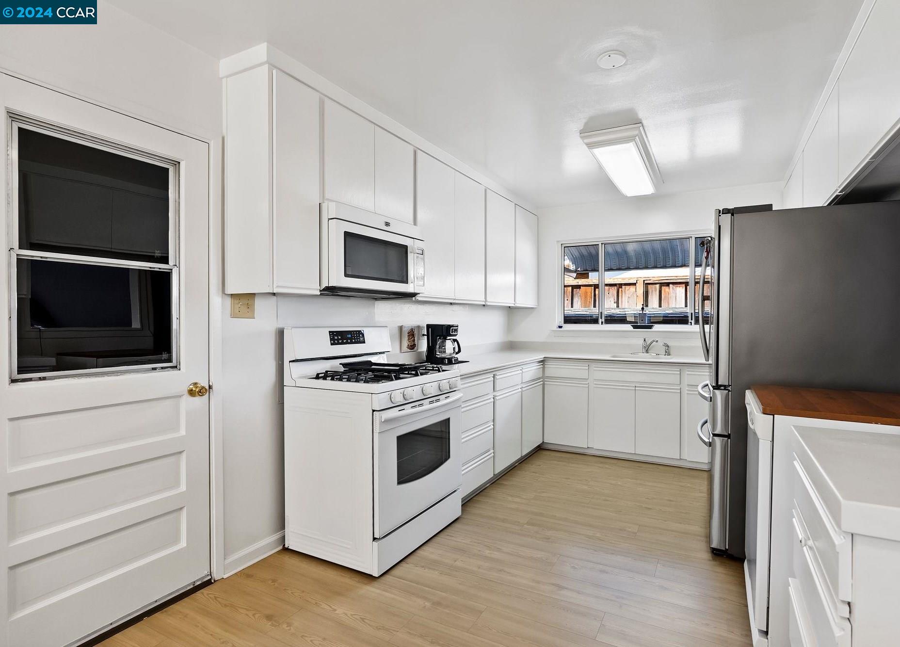 415 Freda Ct
