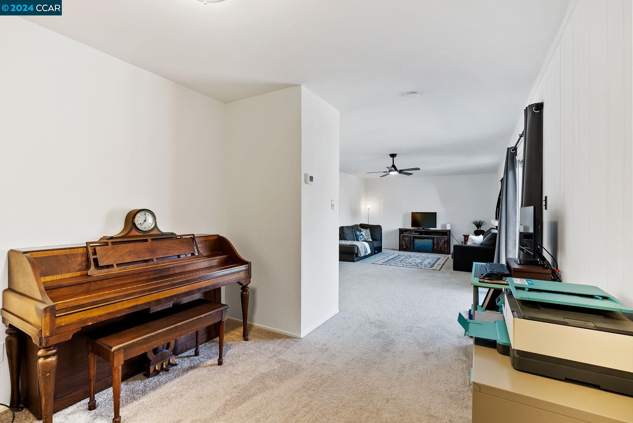 415 Freda Ct
