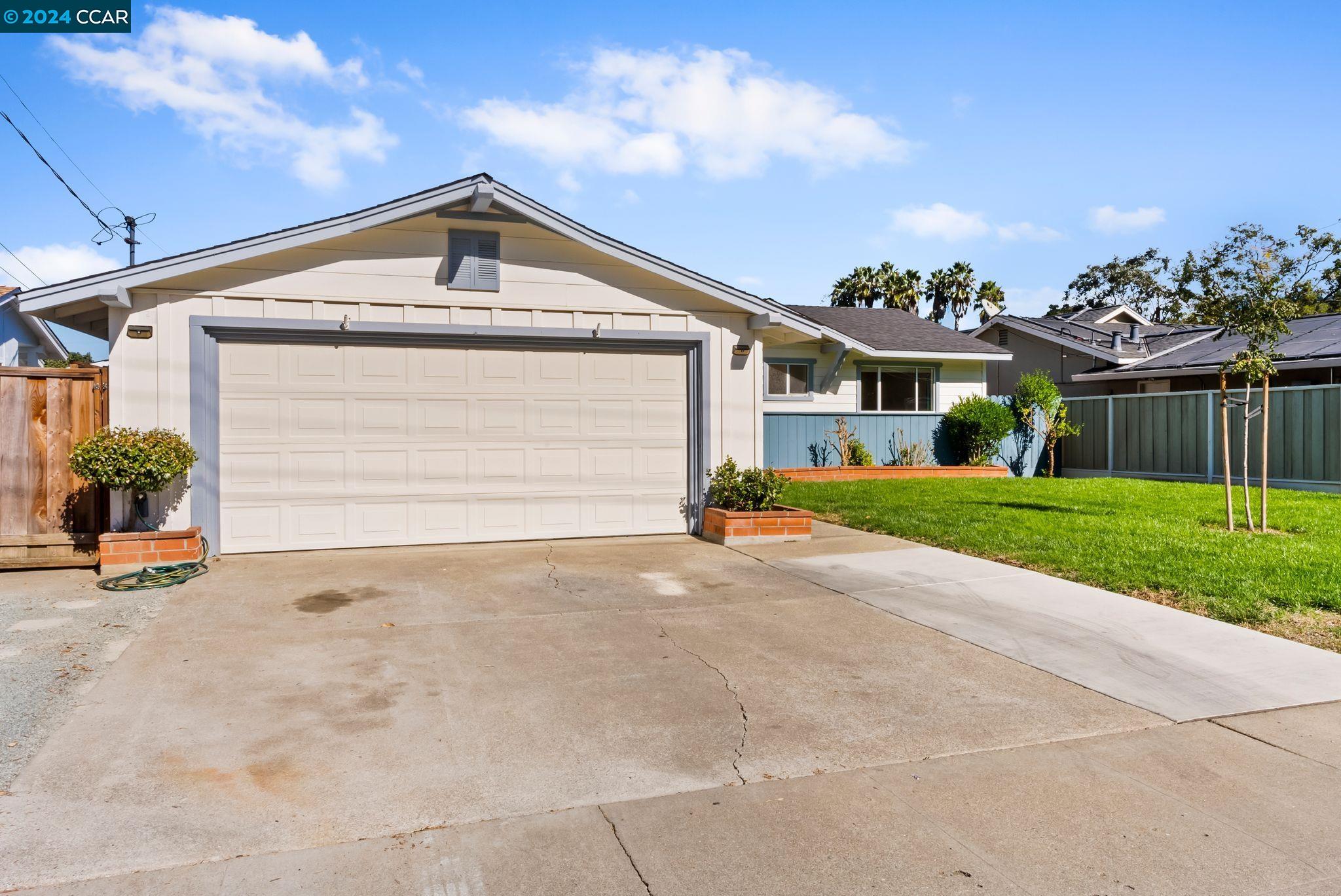 415 Freda Ct