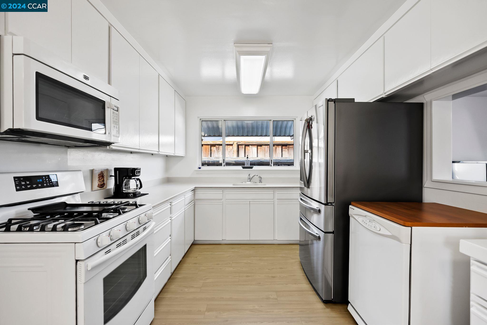 415 Freda Ct