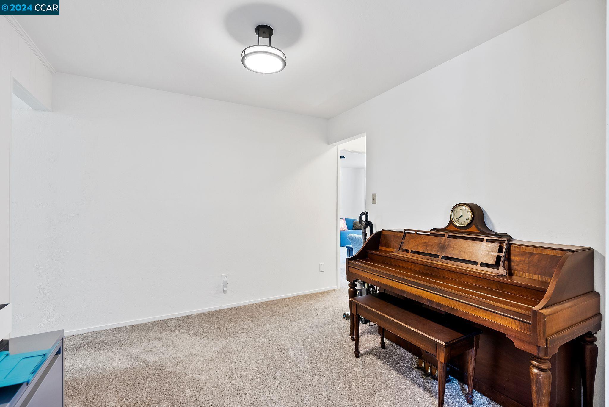415 Freda Ct