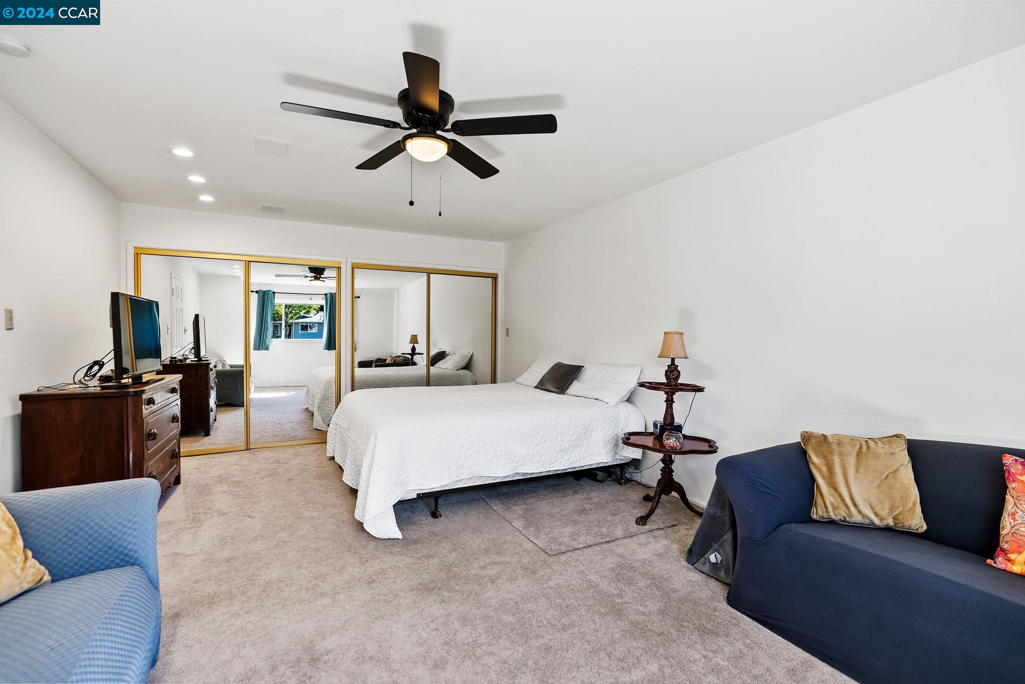 415 Freda Ct