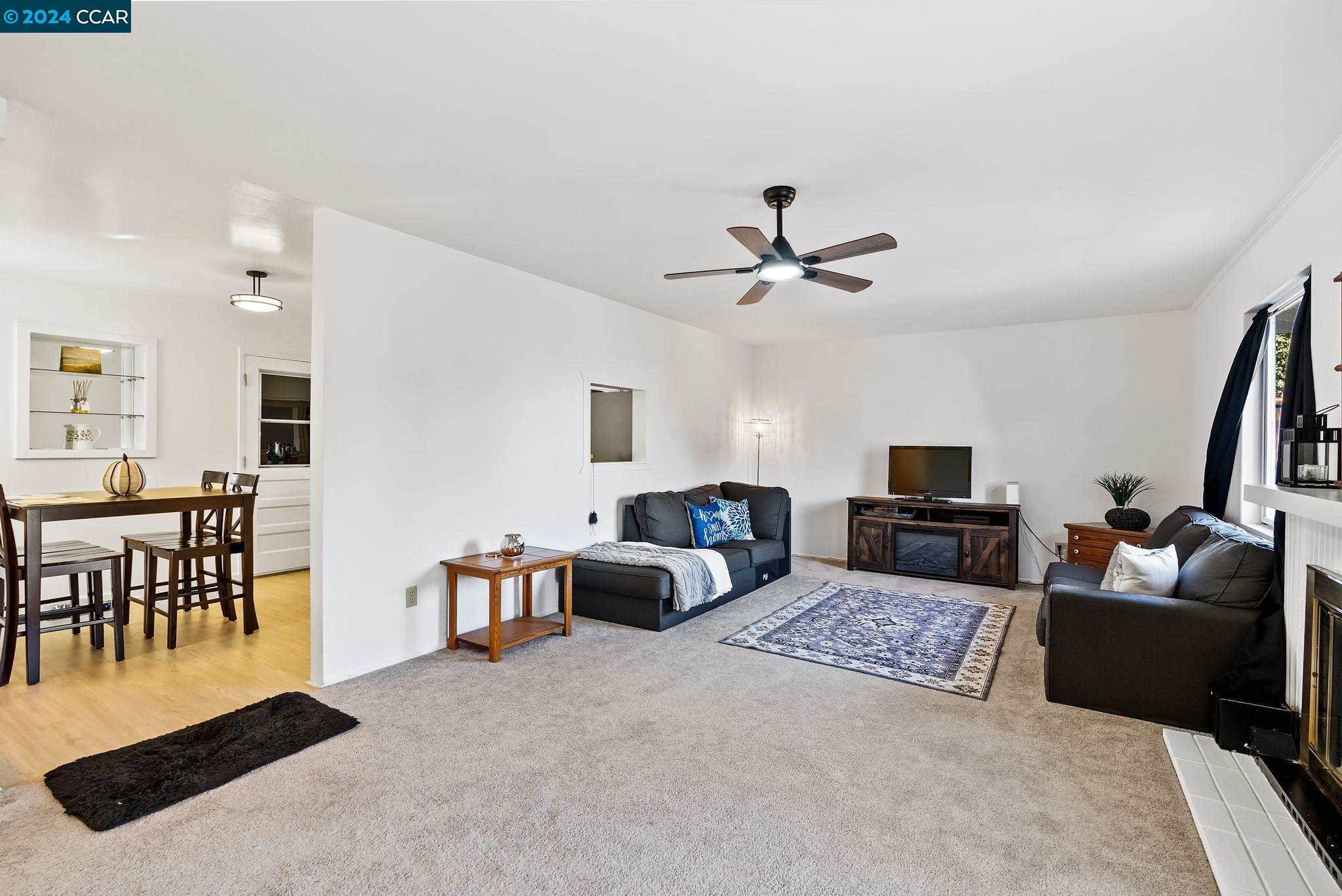 415 Freda Ct