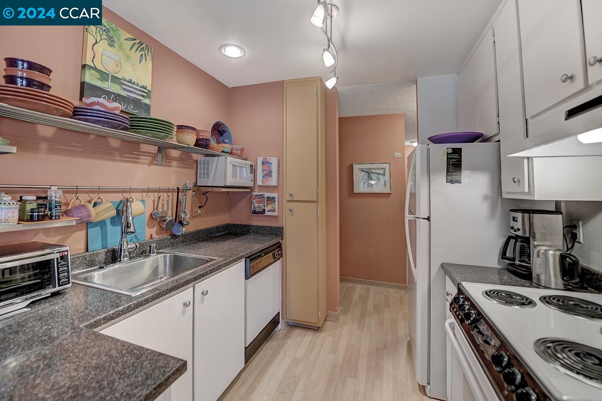 2564 WALNUT BOULEVARD # 110