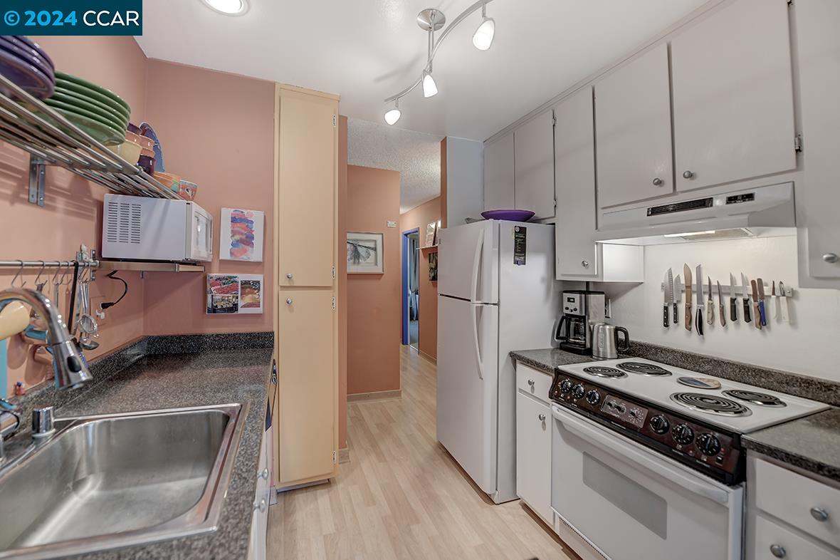 2564 WALNUT BOULEVARD # 110