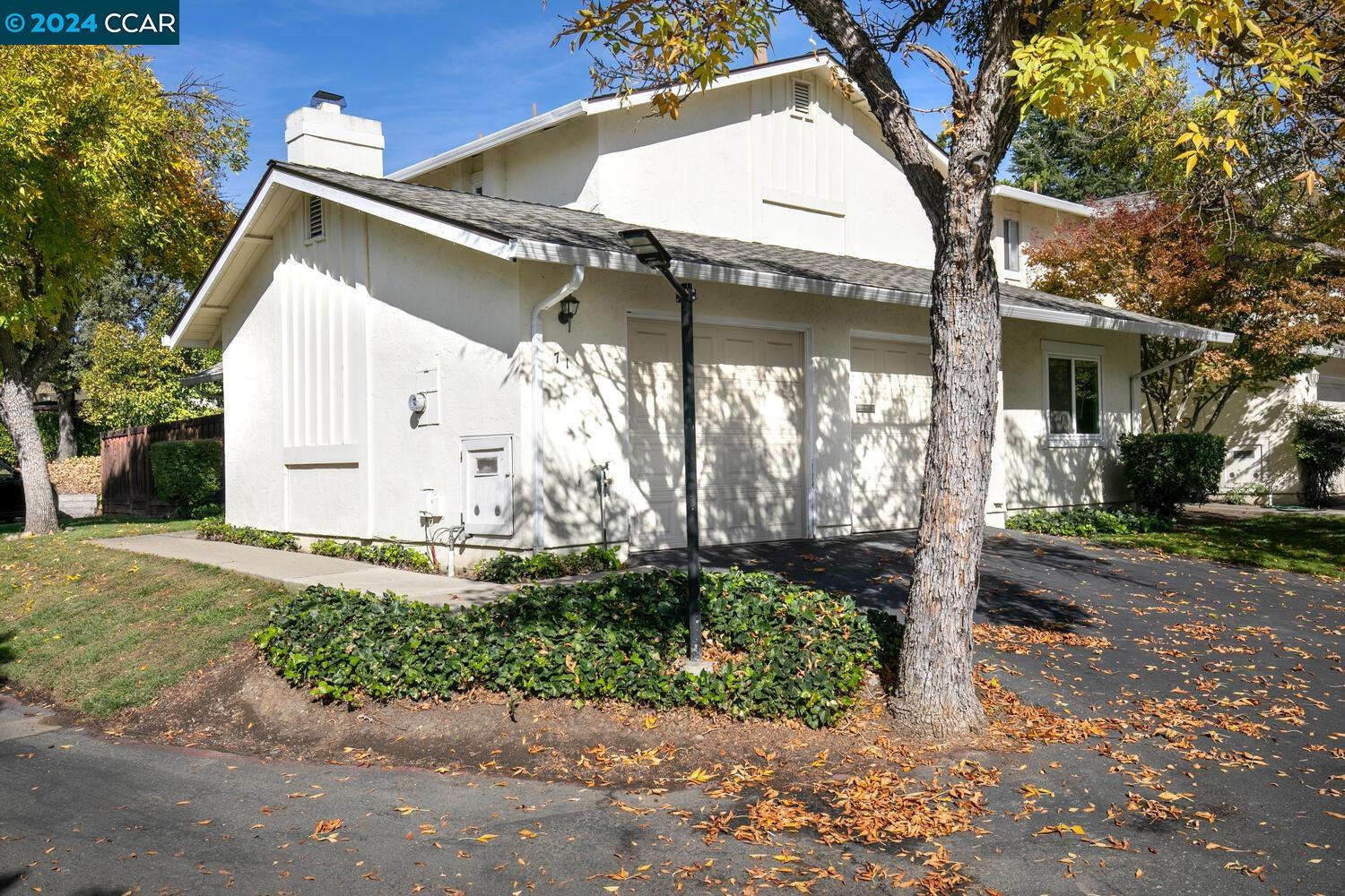 71 Fountainhead Ct