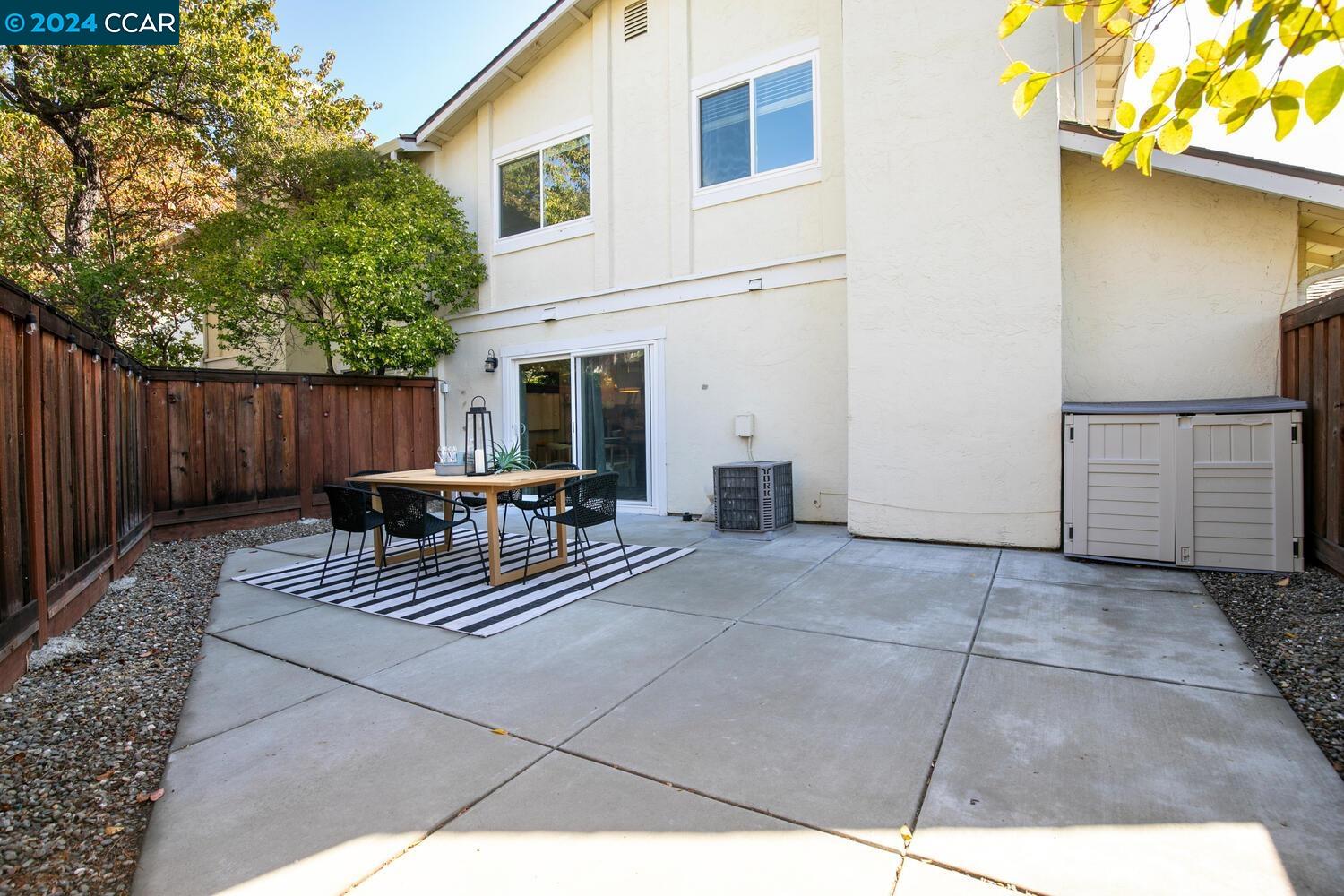 71 Fountainhead Ct