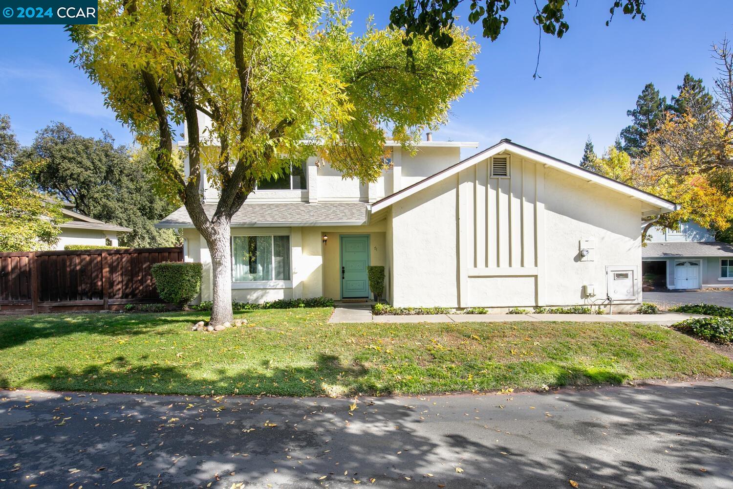 71 Fountainhead Ct