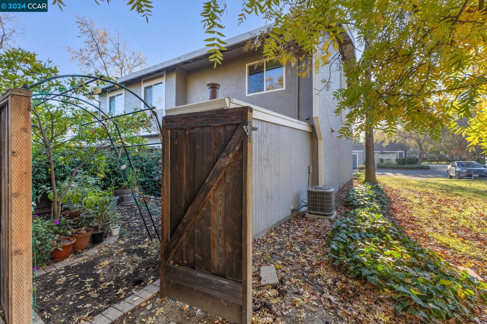 838 Royal Ann Ln