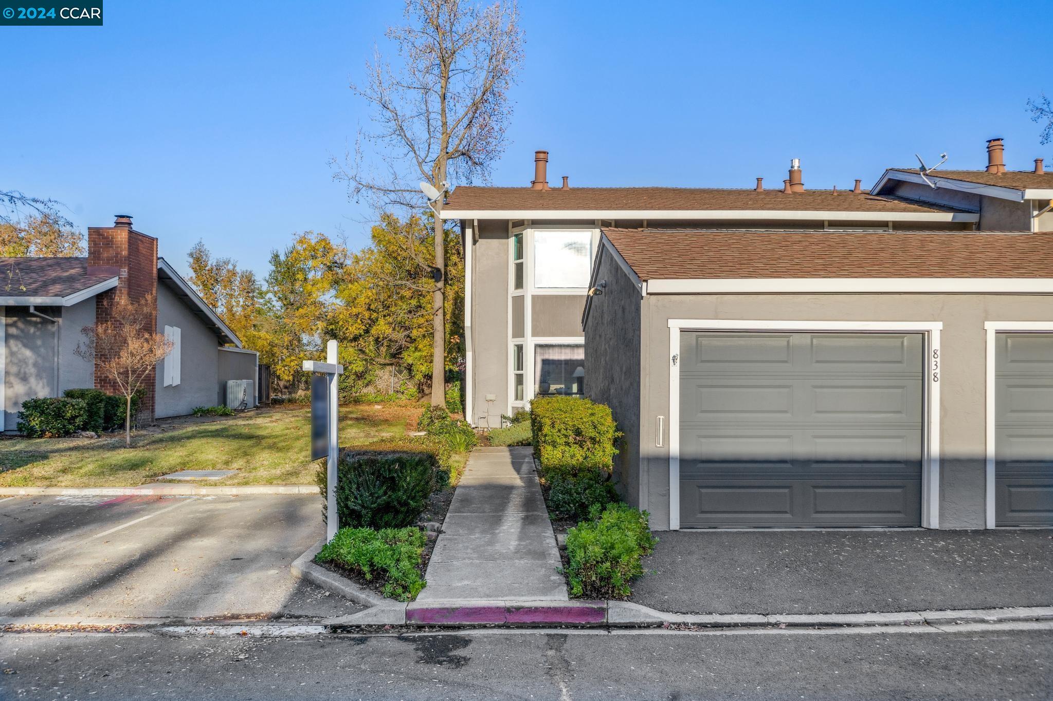 838 Royal Ann Ln