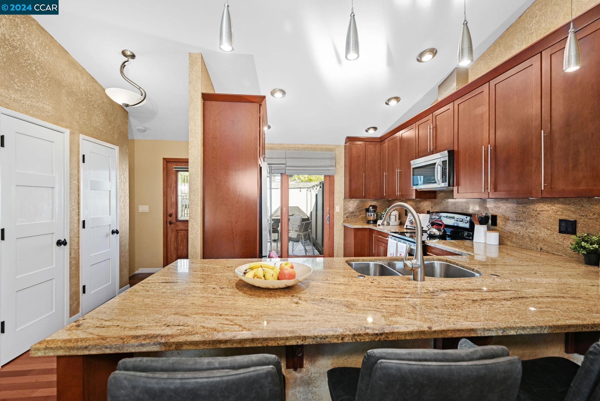 1610 Ashwood Dr