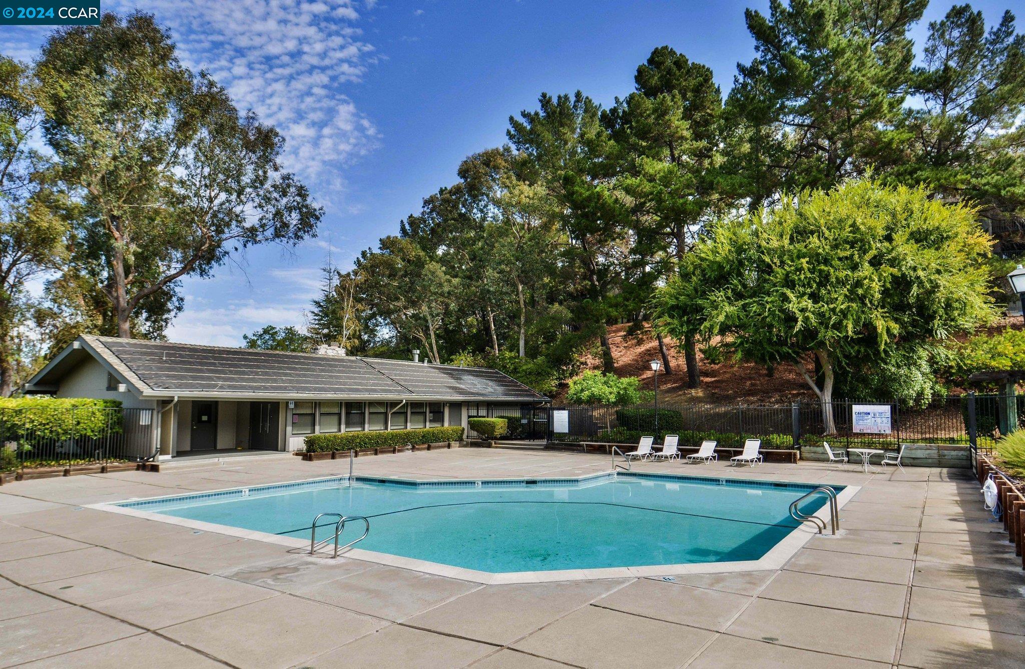 1610 Ashwood Dr