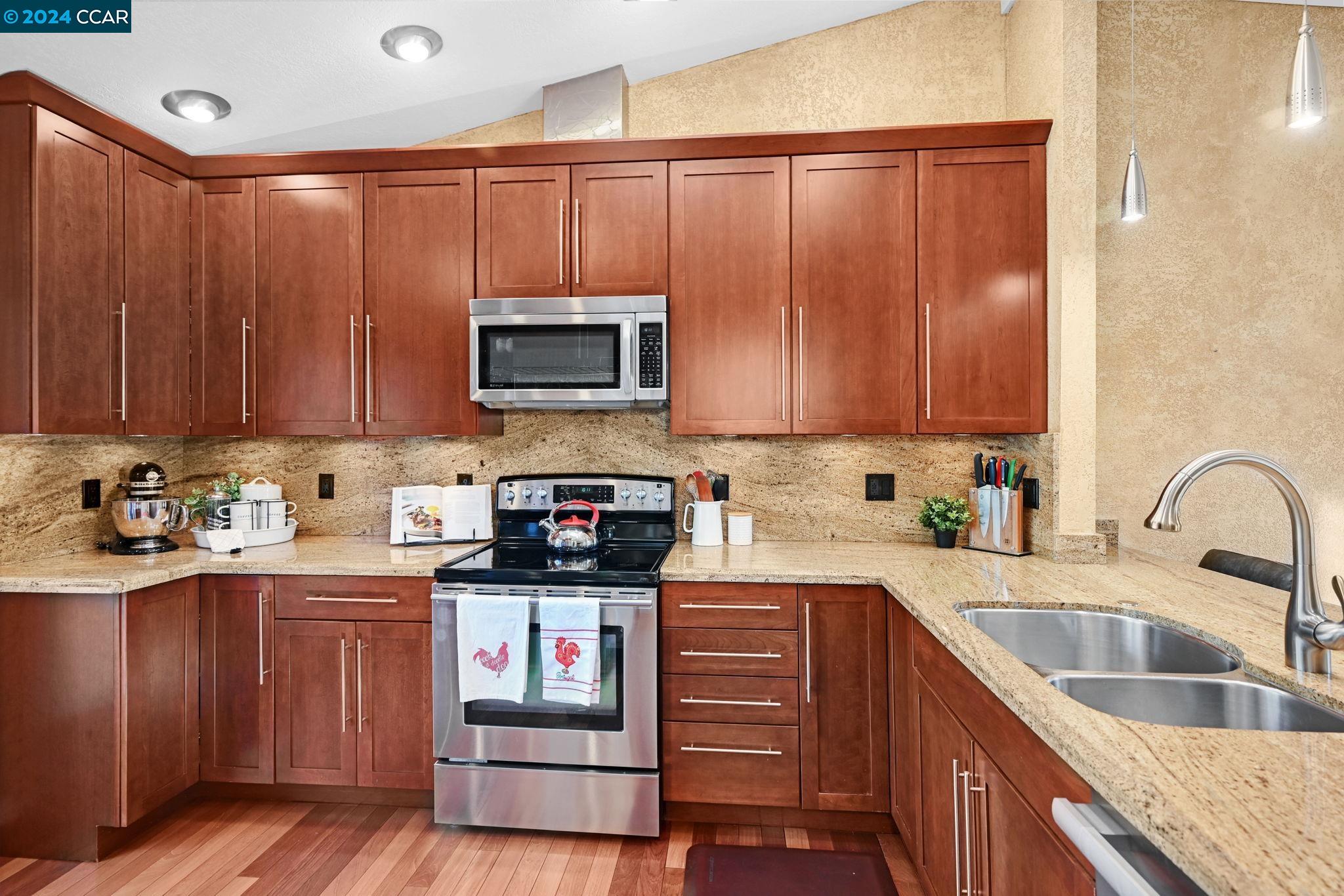 1610 Ashwood Dr