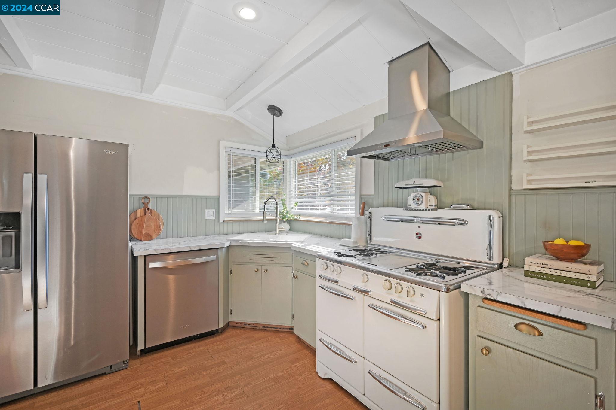 1042 Lindsey Ct