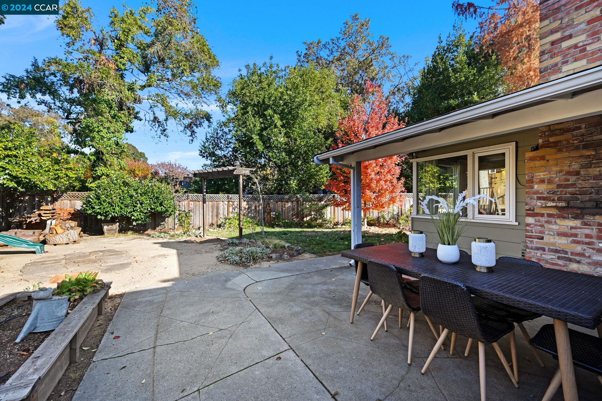 1042 Lindsey Ct