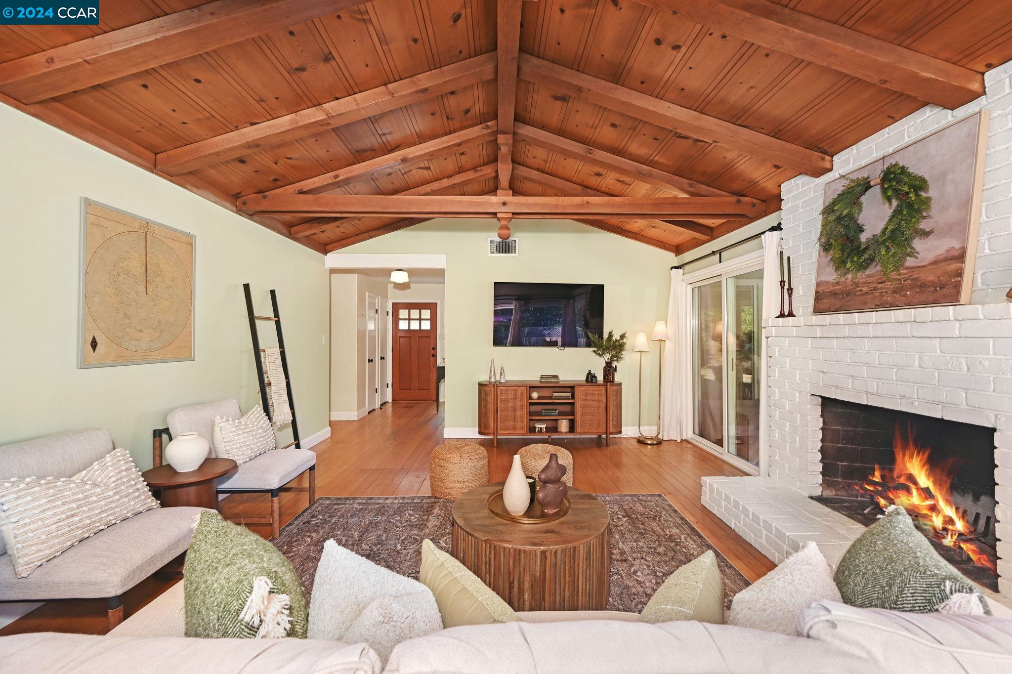 1042 Lindsey Ct