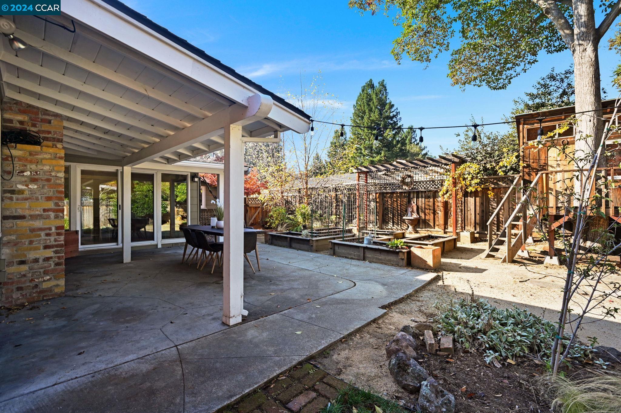 1042 Lindsey Ct