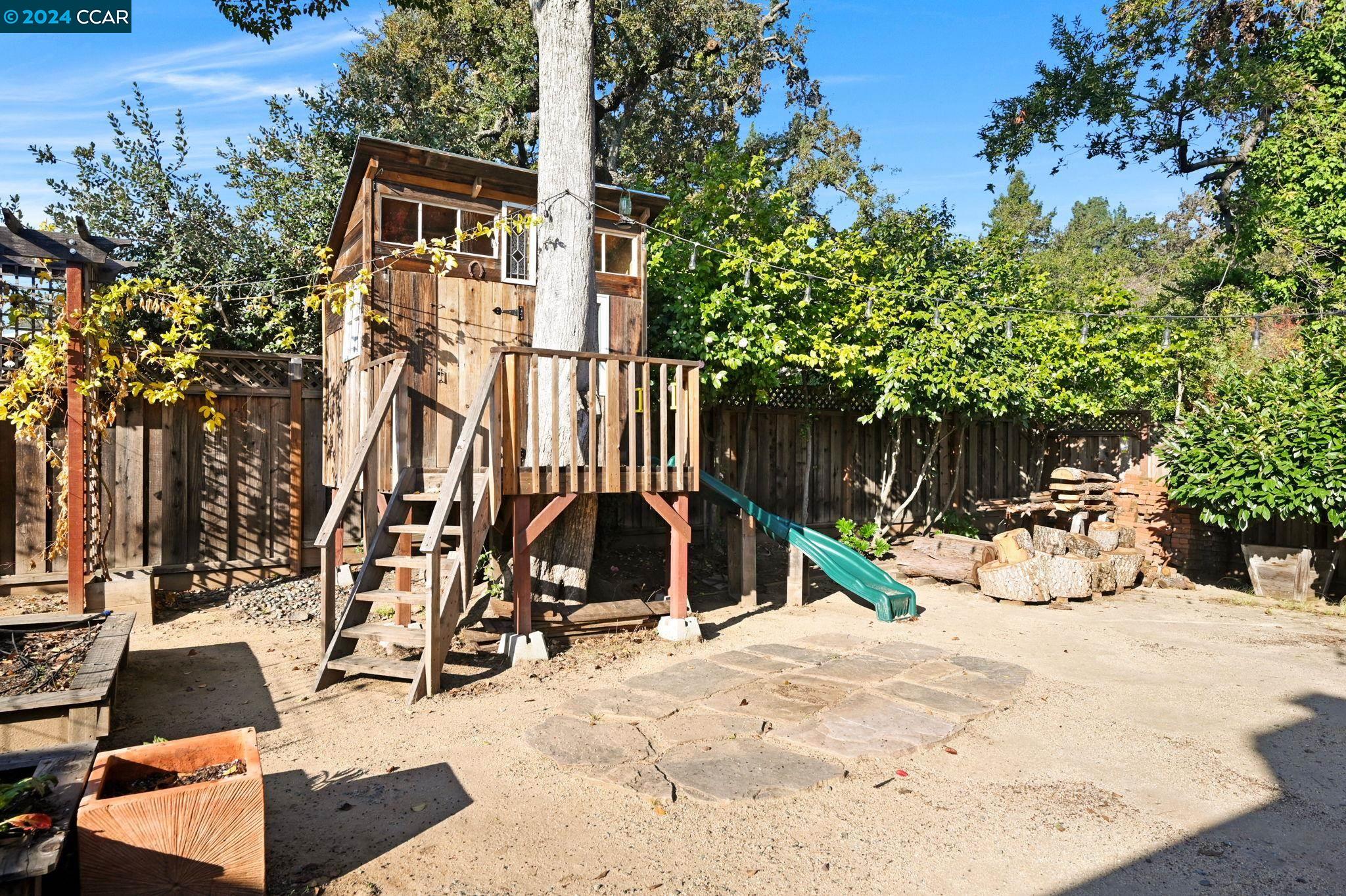 1042 Lindsey Ct