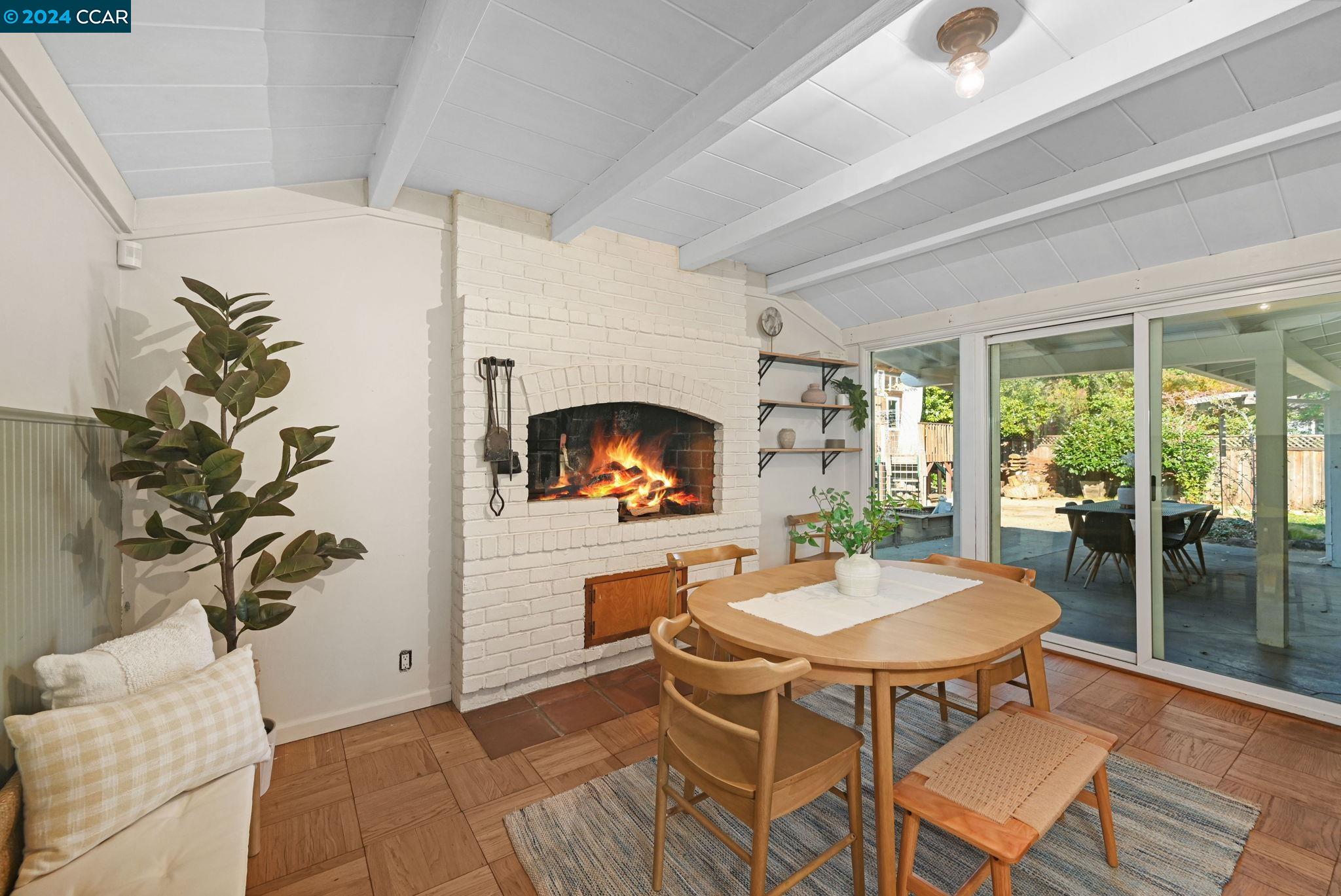 1042 Lindsey Ct
