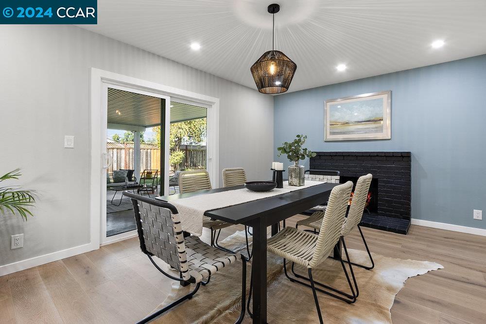 1537 Laverne Ct