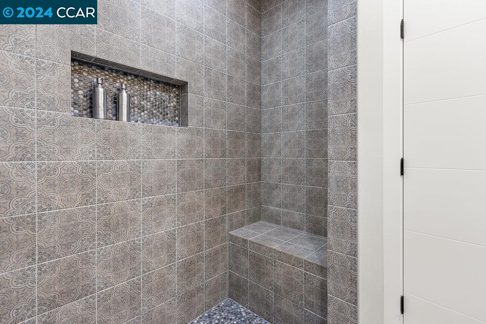 1537 Laverne Ct