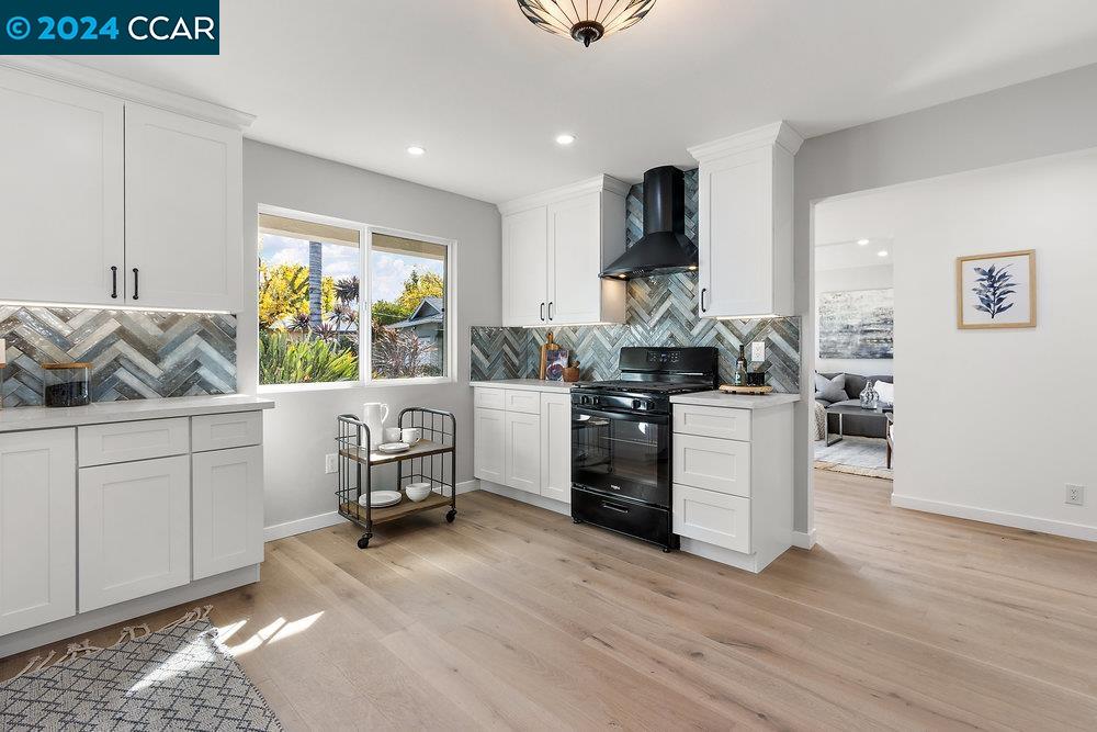 1537 Laverne Ct