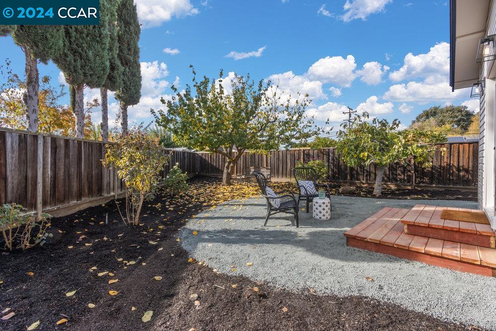 1537 Laverne Ct