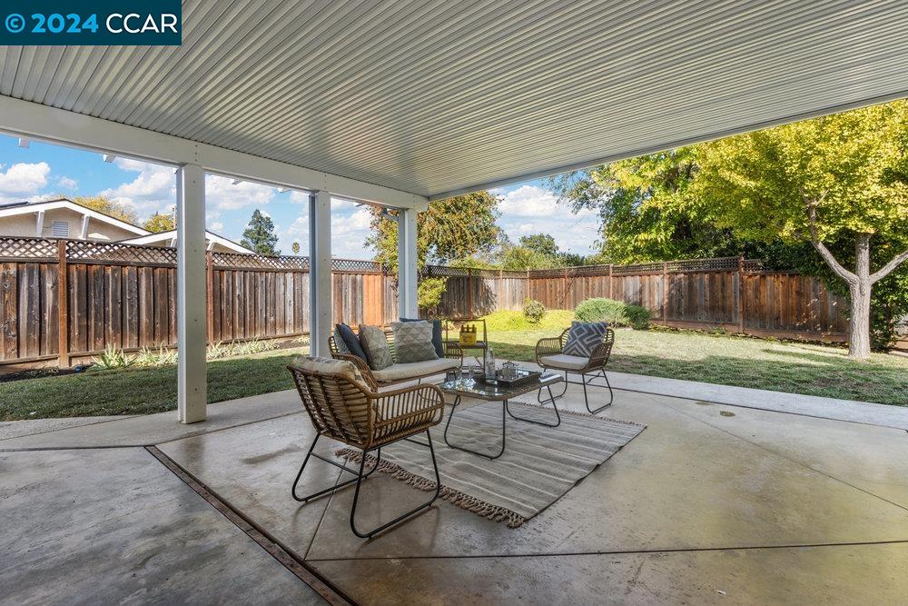 1537 Laverne Ct