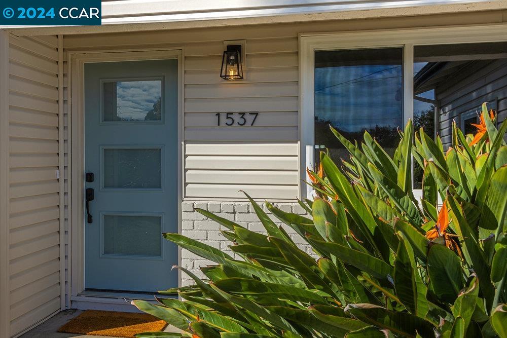 1537 Laverne Ct