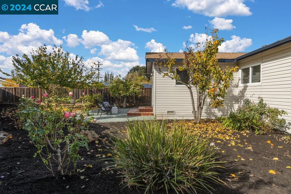 1537 Laverne Ct