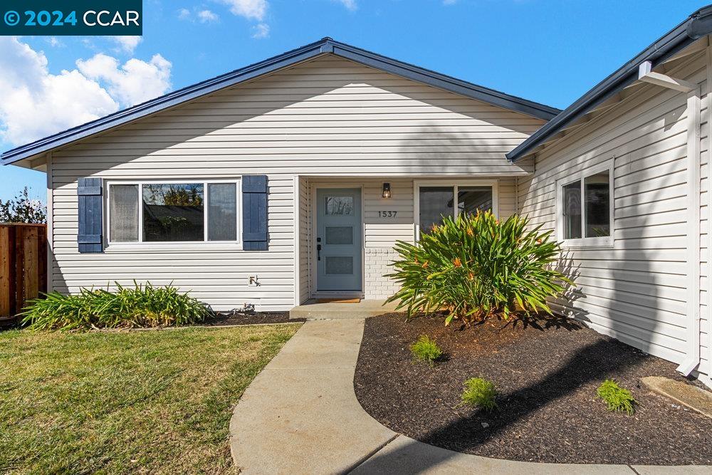 1537 Laverne Ct