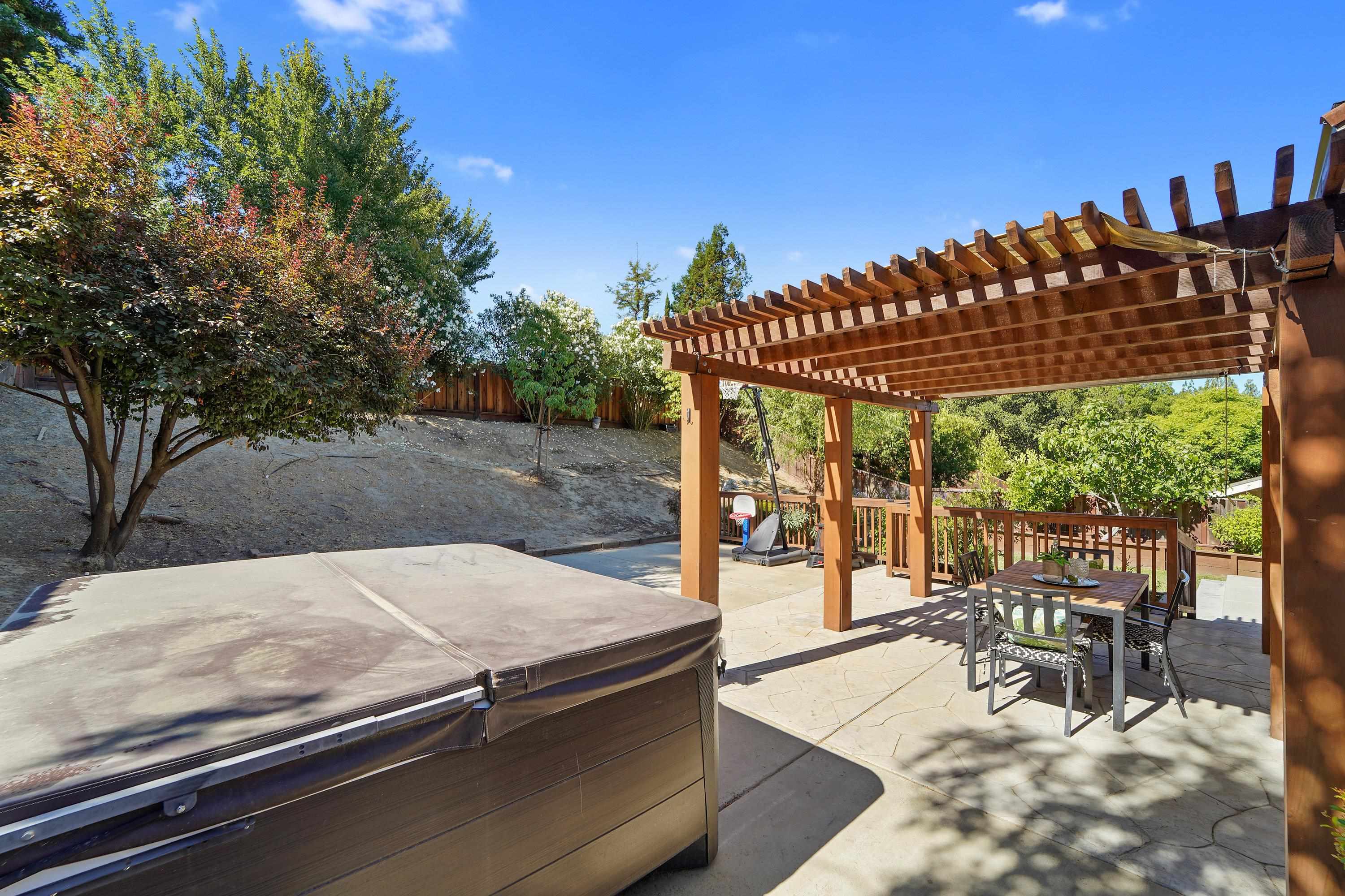 140 Alhambra Hills Dr