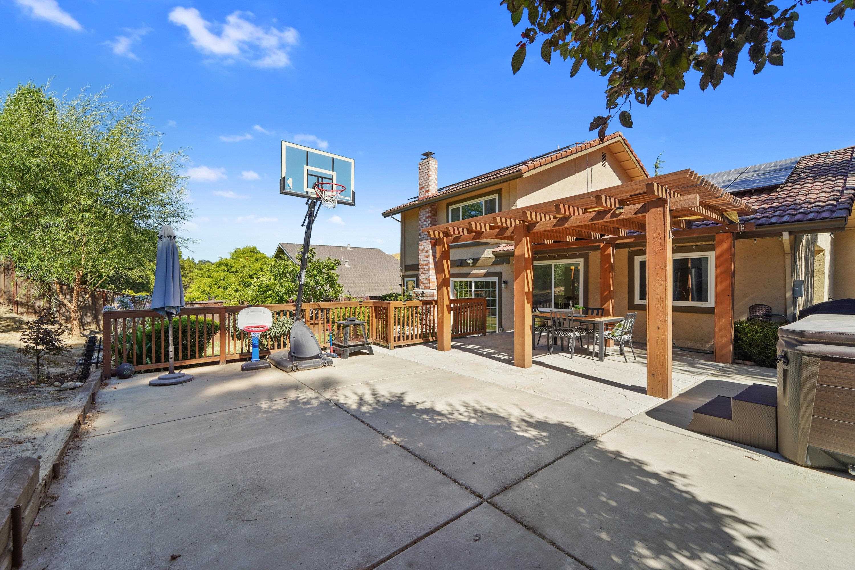 140 Alhambra Hills Dr