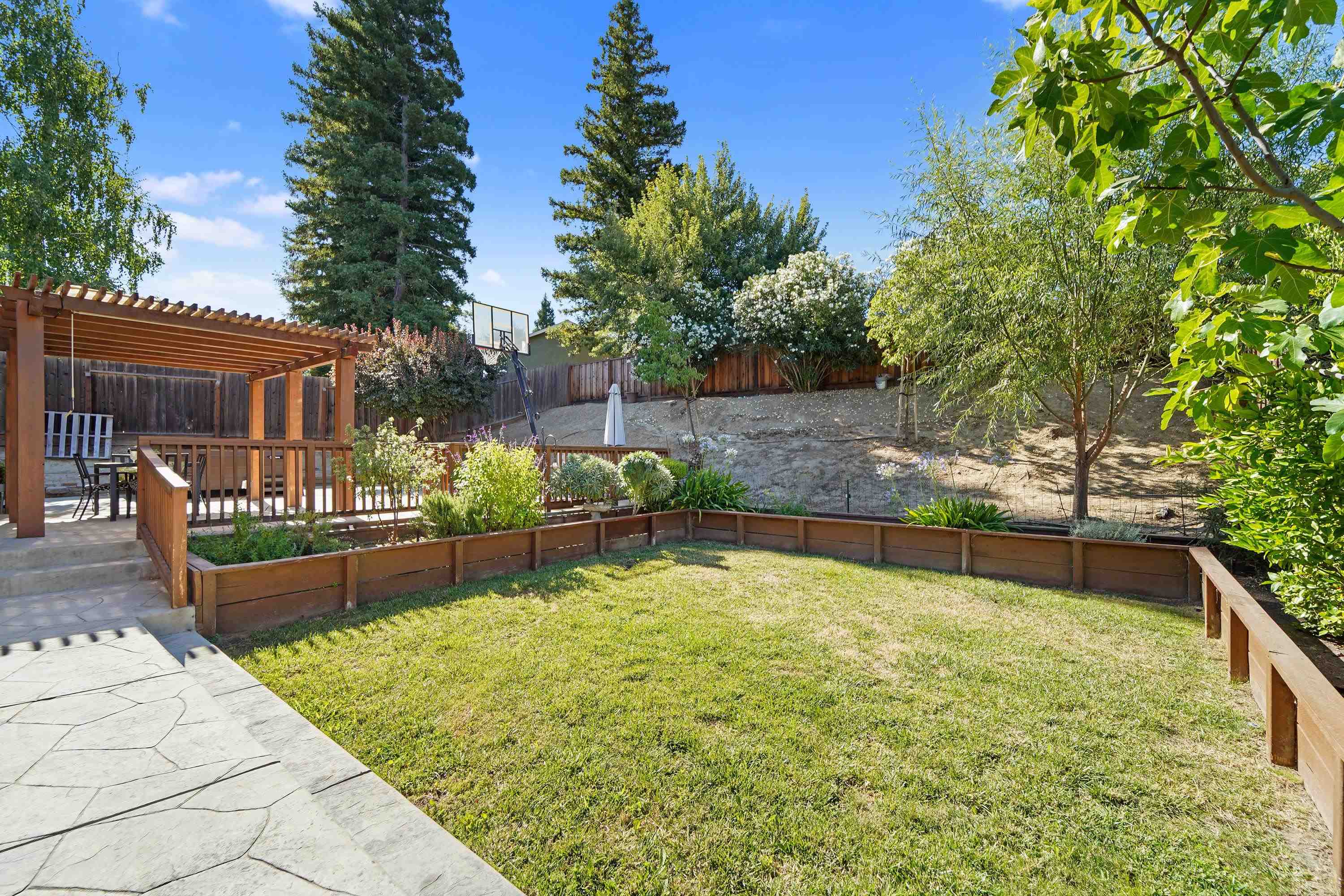 140 Alhambra Hills Dr
