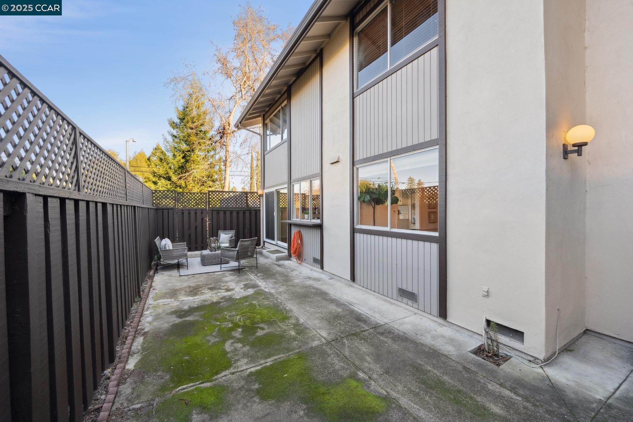877 Bancroft Rd